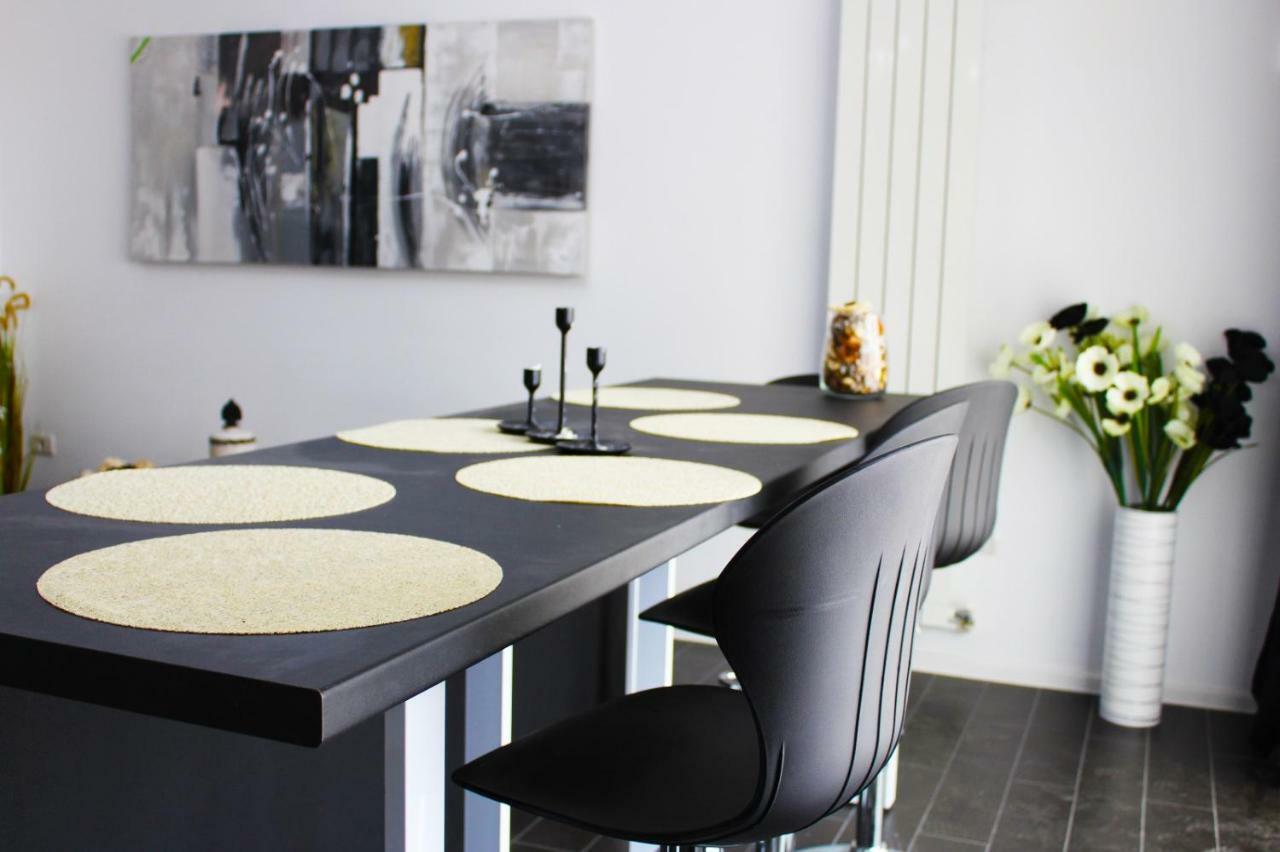 Apartel Black & White Navodari Ngoại thất bức ảnh