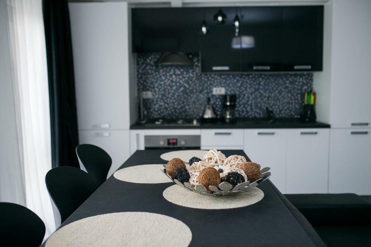 Apartel Black & White Navodari Ngoại thất bức ảnh