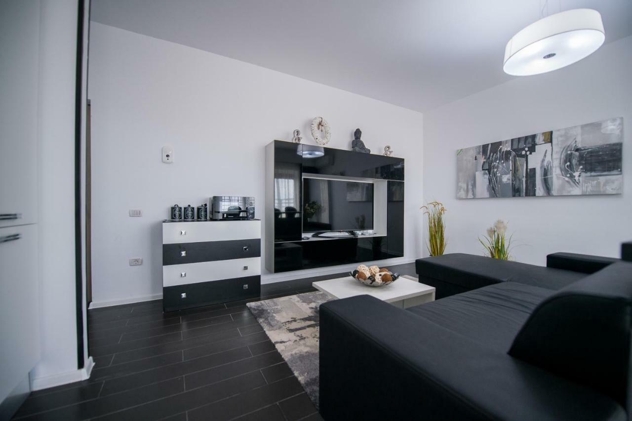 Apartel Black & White Navodari Ngoại thất bức ảnh