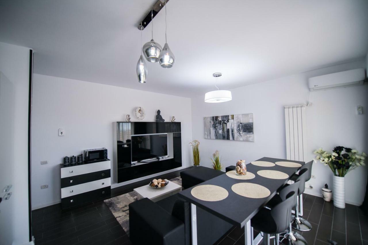 Apartel Black & White Navodari Ngoại thất bức ảnh
